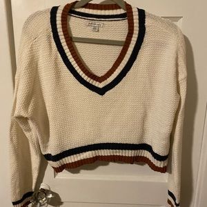 AE Cropped V-Neck Sweater